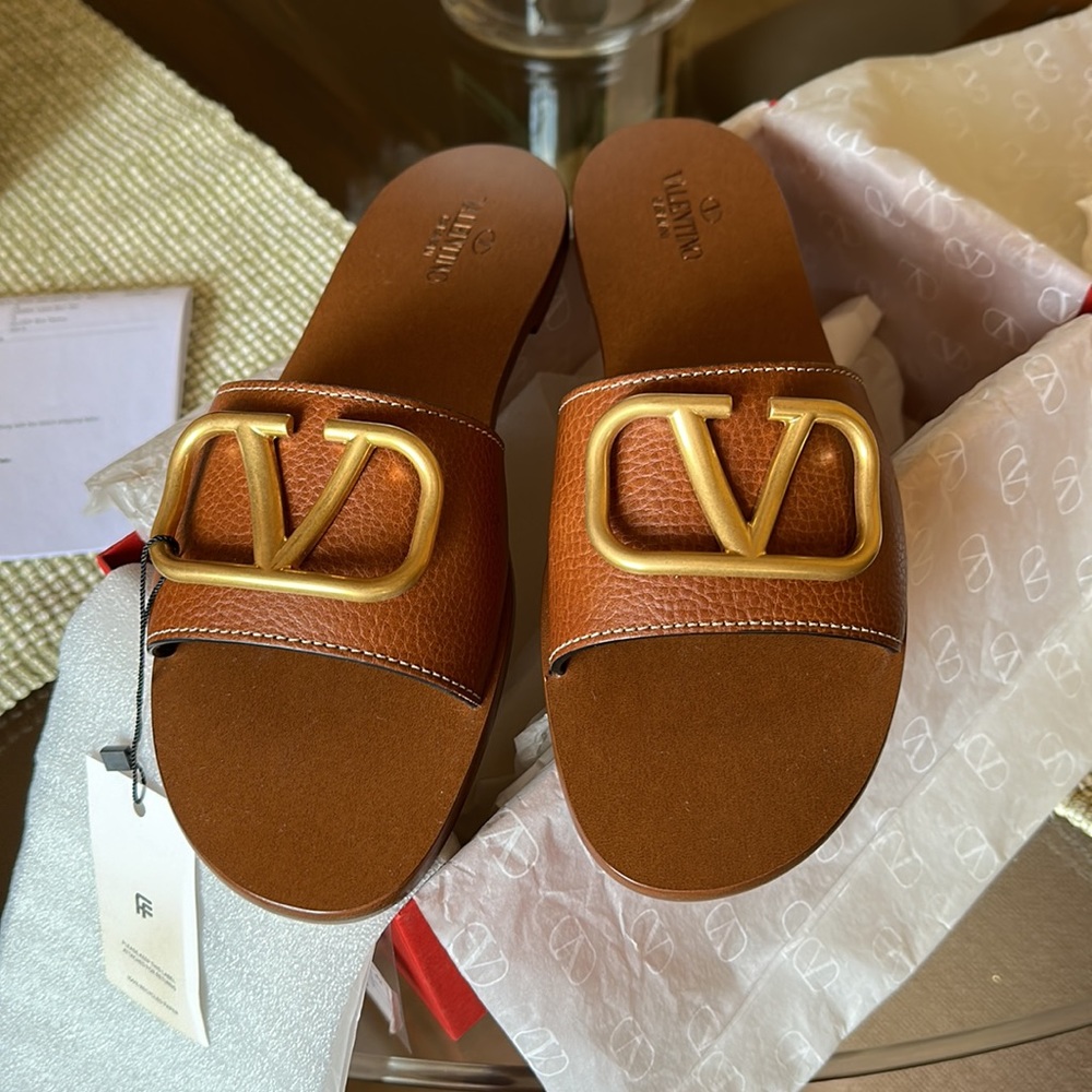 Valentino Garavani VLOGO Slide Sandals, size 42(IT) - Picture 4 of 8
